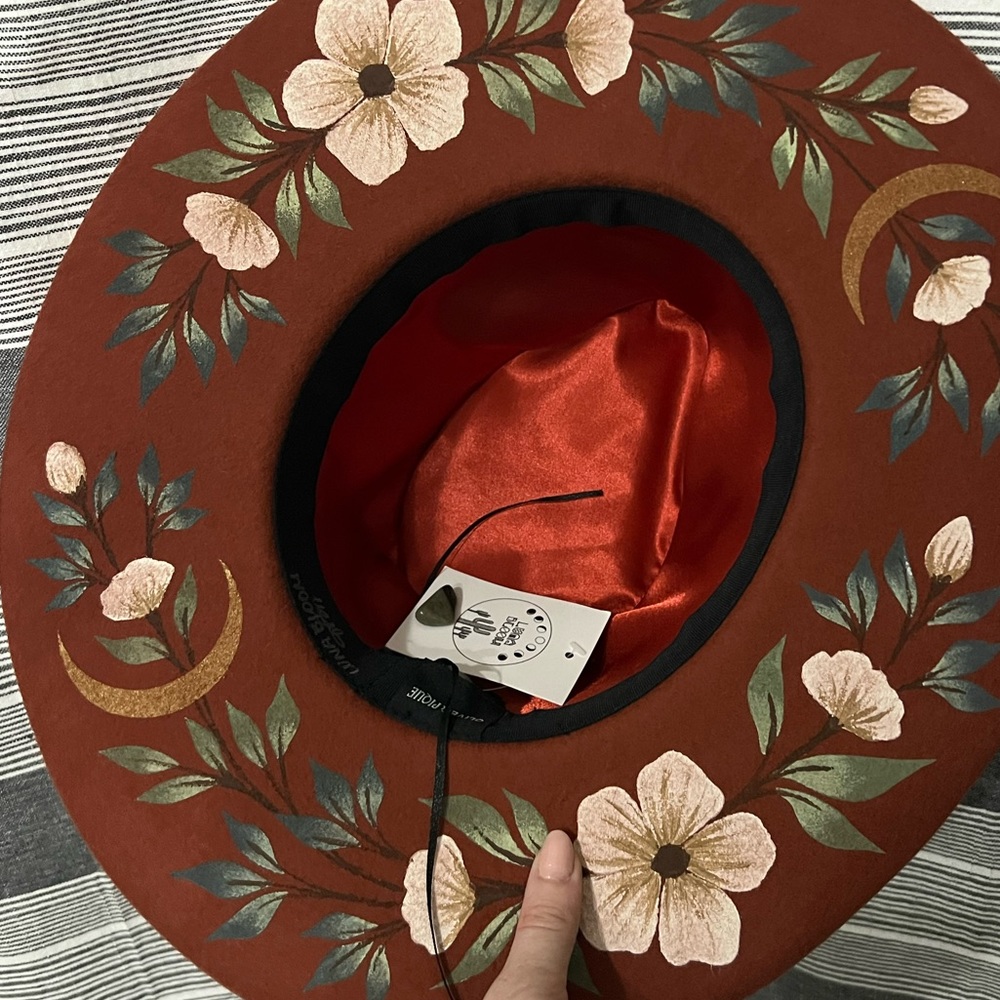 Luna Bloom Hat NWT